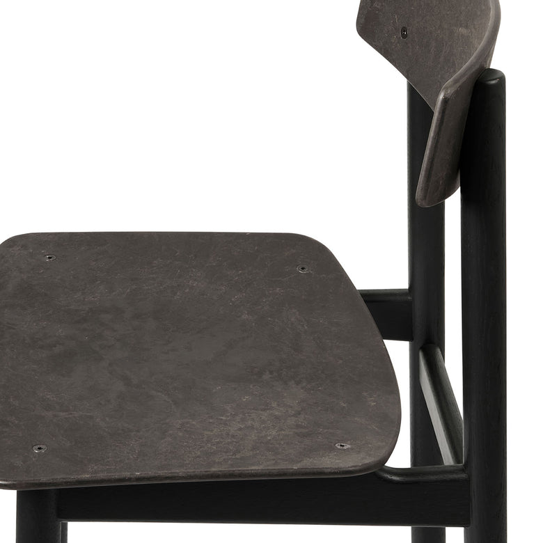 Conscious Chair 3162 in Black Stained Oak and Coffee Waste Black, detail