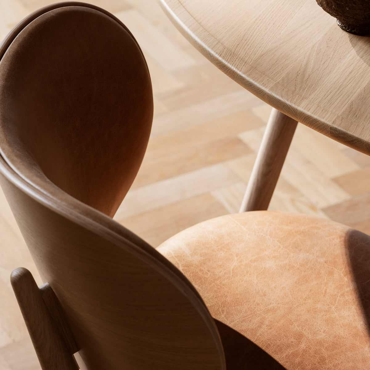 Mater_01201_MattLacqueredOak_DiningChair_Lifestyle1_1x1.jpg__PID:68f92446-148e-4ccb-92d0-0710a837fd76