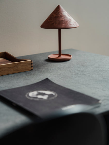 Mater Desktop | Coffee Waste Soft Black | 140 x 70 cm