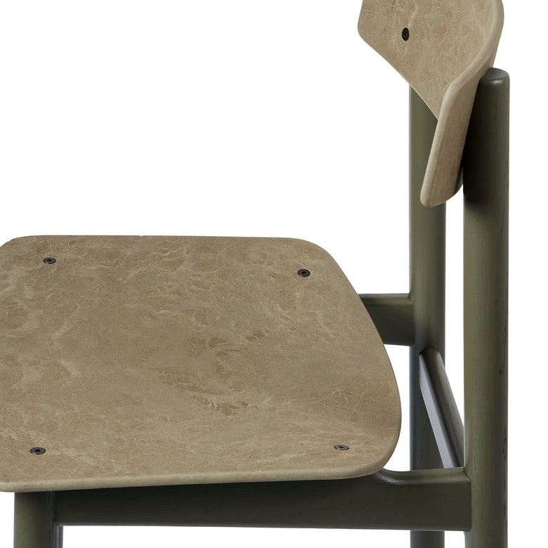Conscious Chair 3162 in Green Stained Oak and Coffee Waste Green, detail